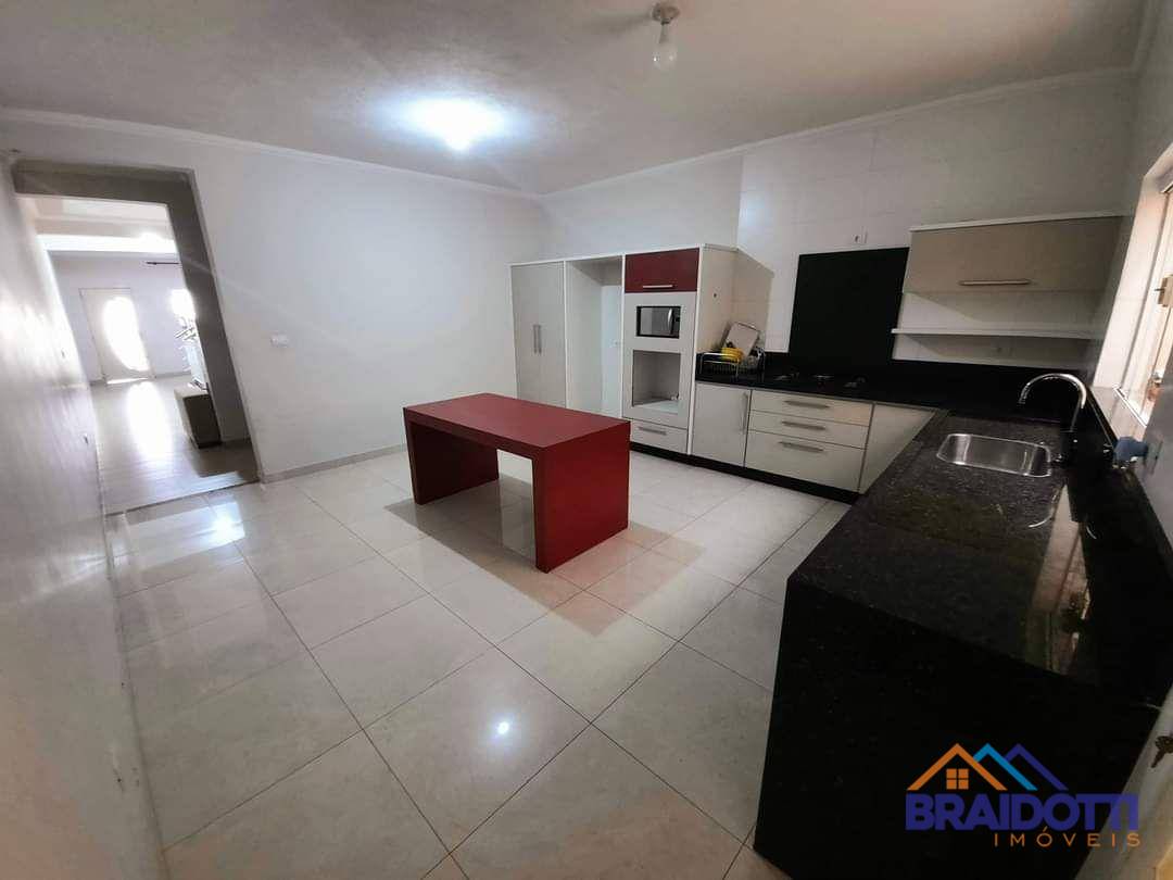 Casa à venda com 3 quartos, 182m² - Foto 2