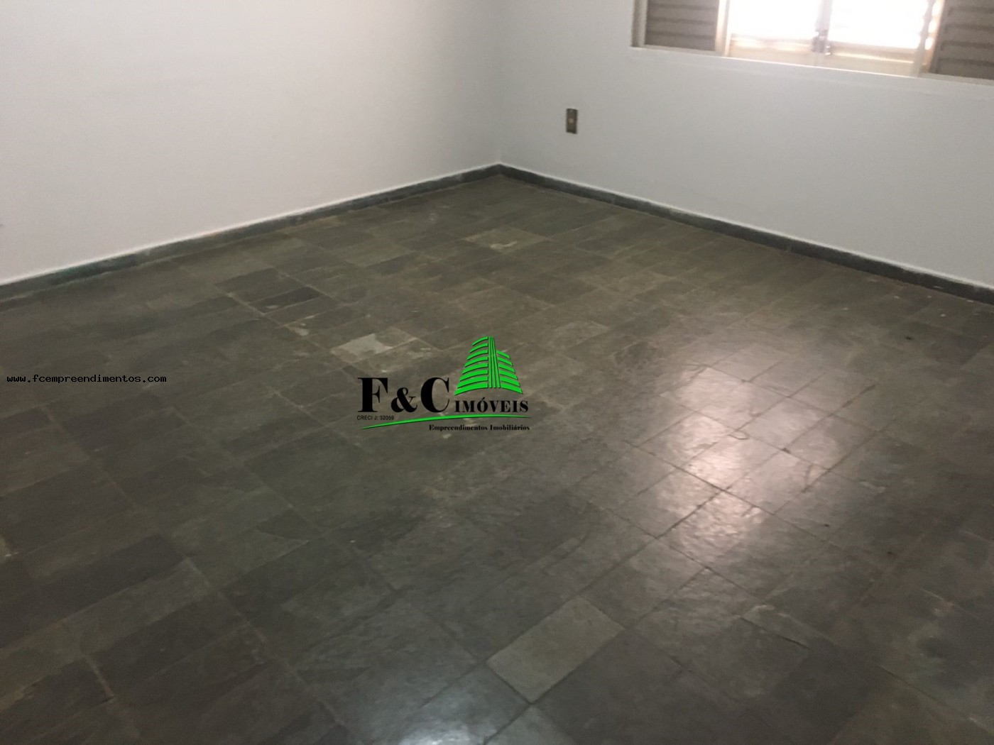 Casa de Condomínio para alugar com 3 quartos, 300m² - Foto 3