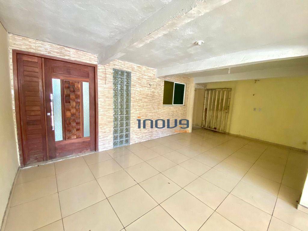 Casa à venda com 3 quartos, 298m² - Foto 1