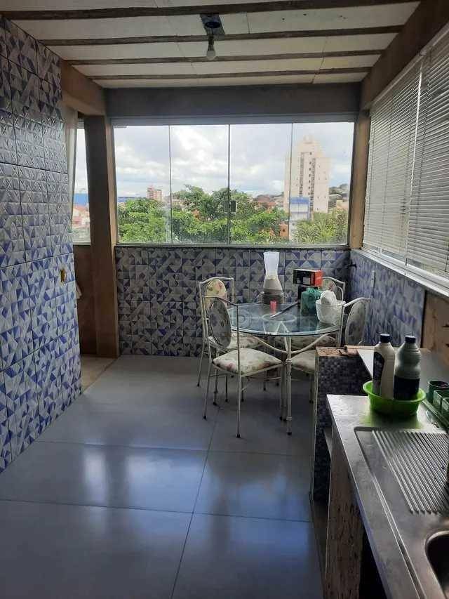 Casa à venda com 4 quartos, 240m² - Foto 3