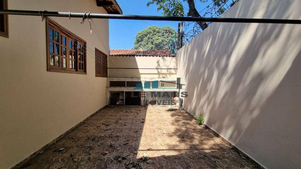 Casa à venda com 3 quartos, 220m² - Foto 12