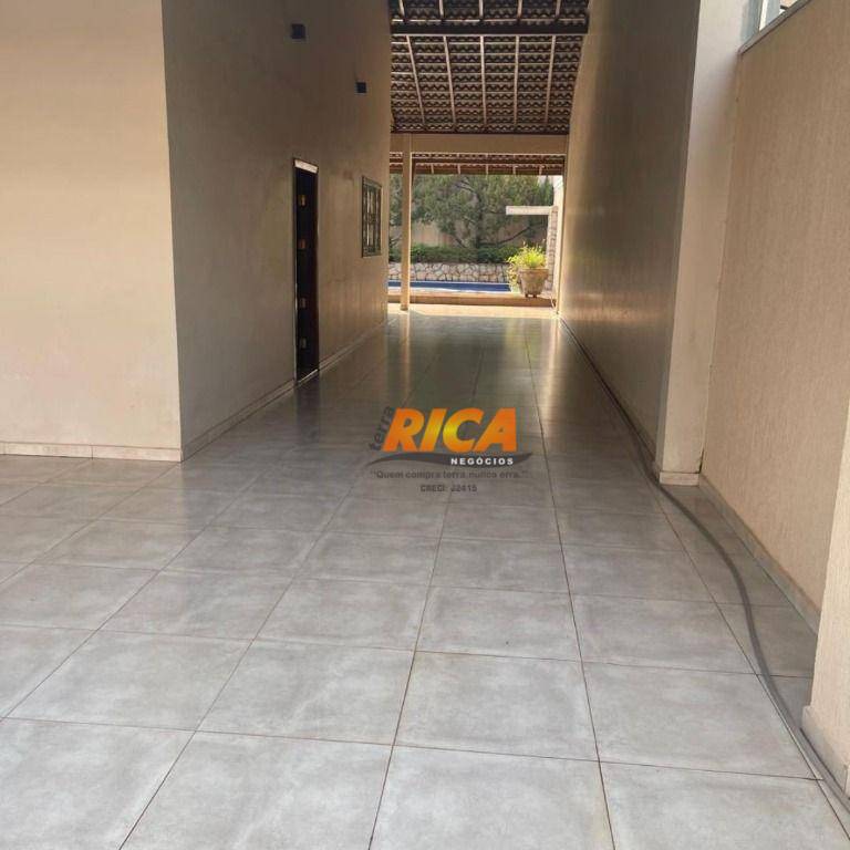 Casa de Condomínio à venda com 3 quartos, 400m² - Foto 3