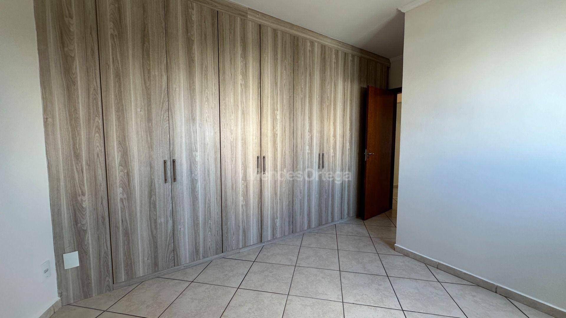 Apartamento à venda com 3 quartos, 94m² - Foto 1