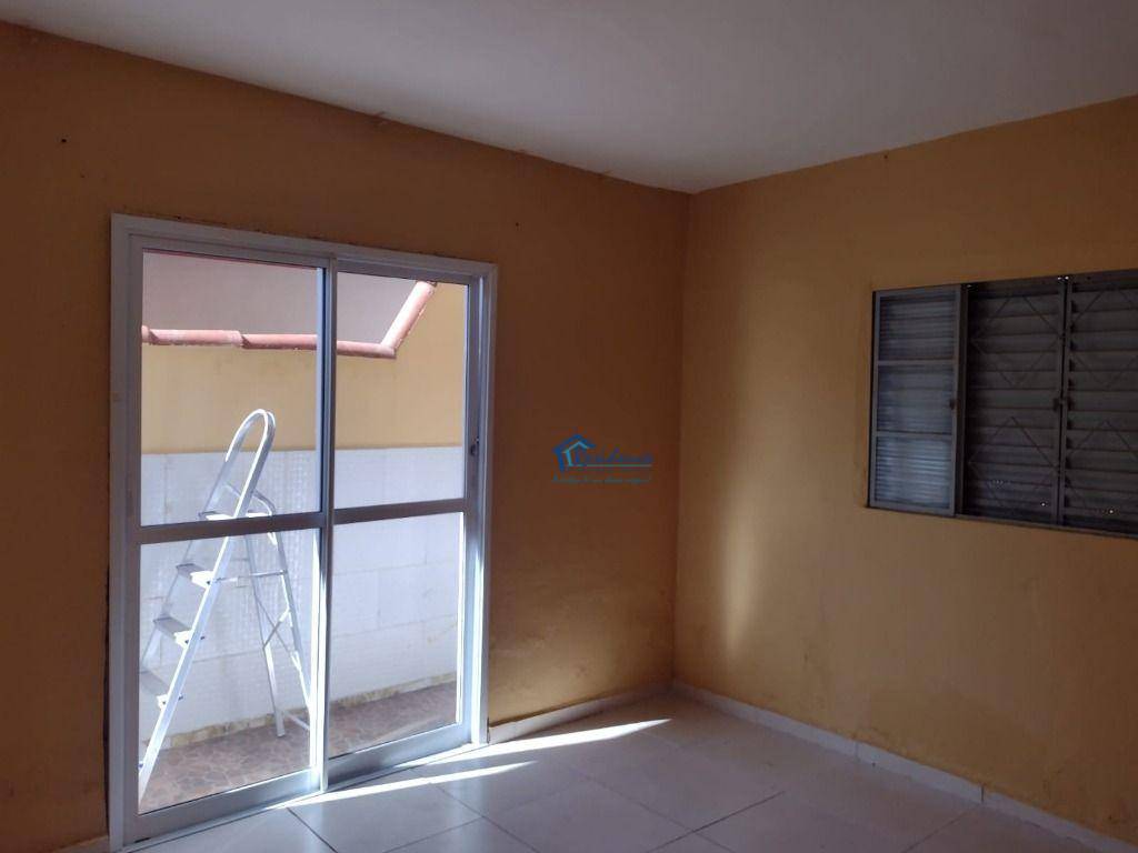 Casa à venda com 2 quartos, 100m² - Foto 1