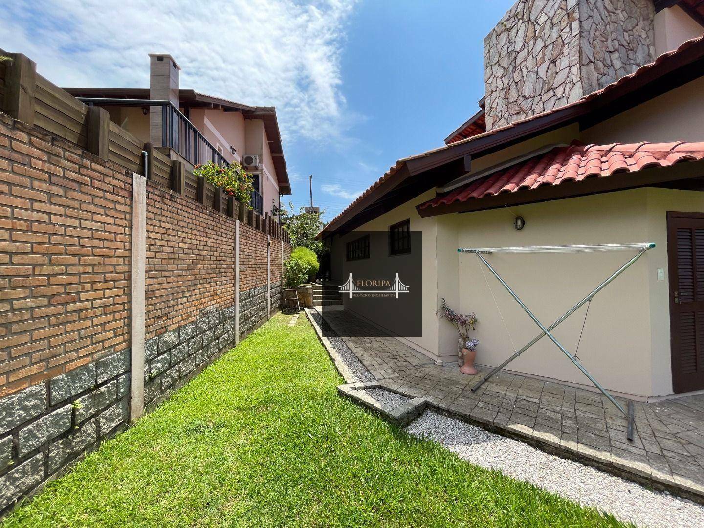 Casa de Condomínio à venda com 3 quartos, 226m² - Foto 28