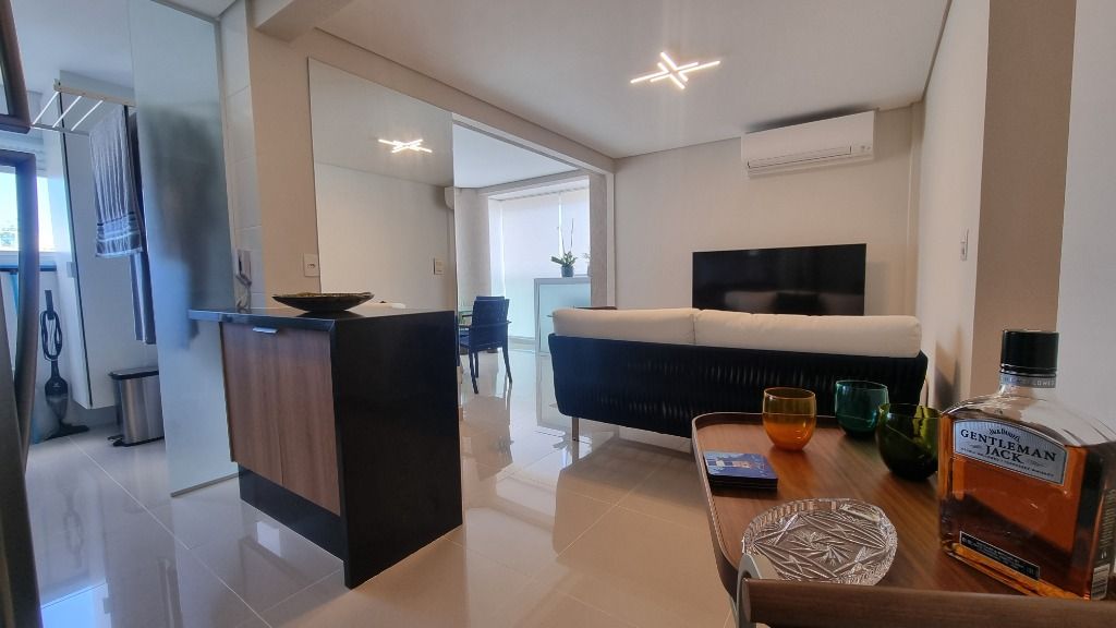 Apartamento à venda com 2 quartos, 70m² - Foto 1