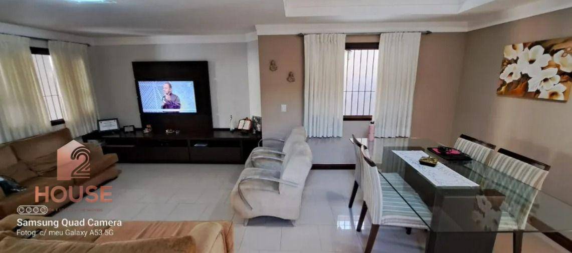 Casa de Condomínio à venda com 4 quartos, 207m² - Foto 2