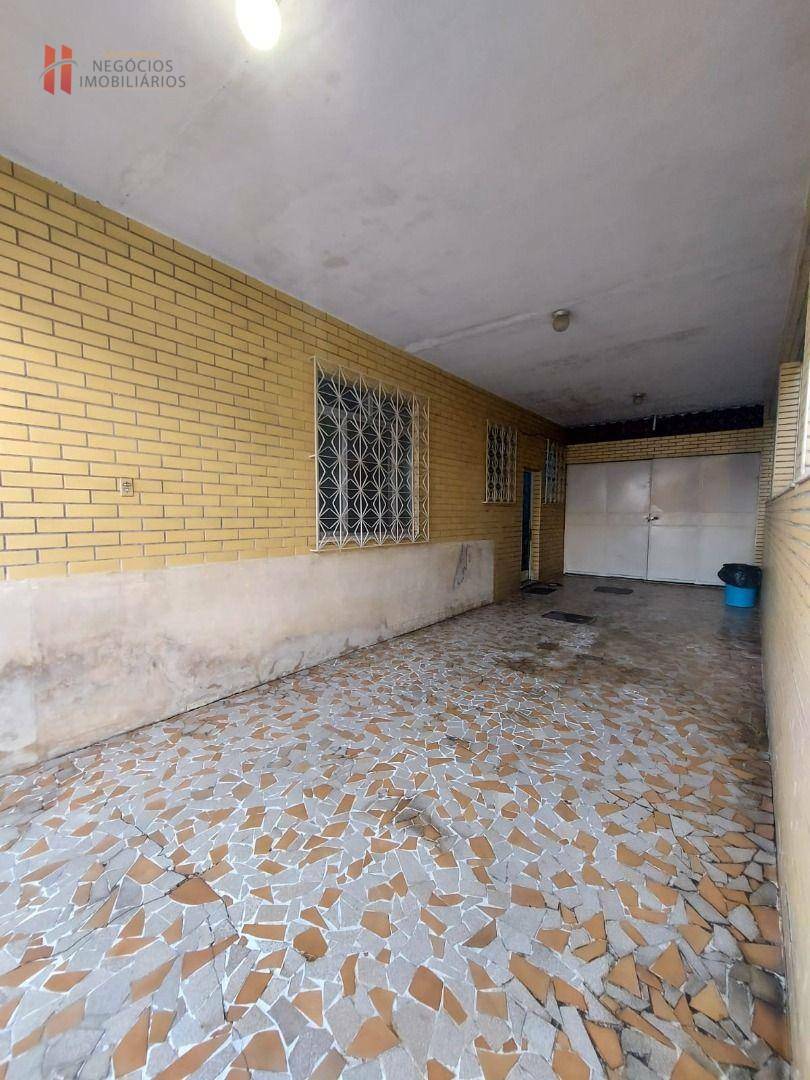 Casa à venda com 5 quartos, 197m² - Foto 18