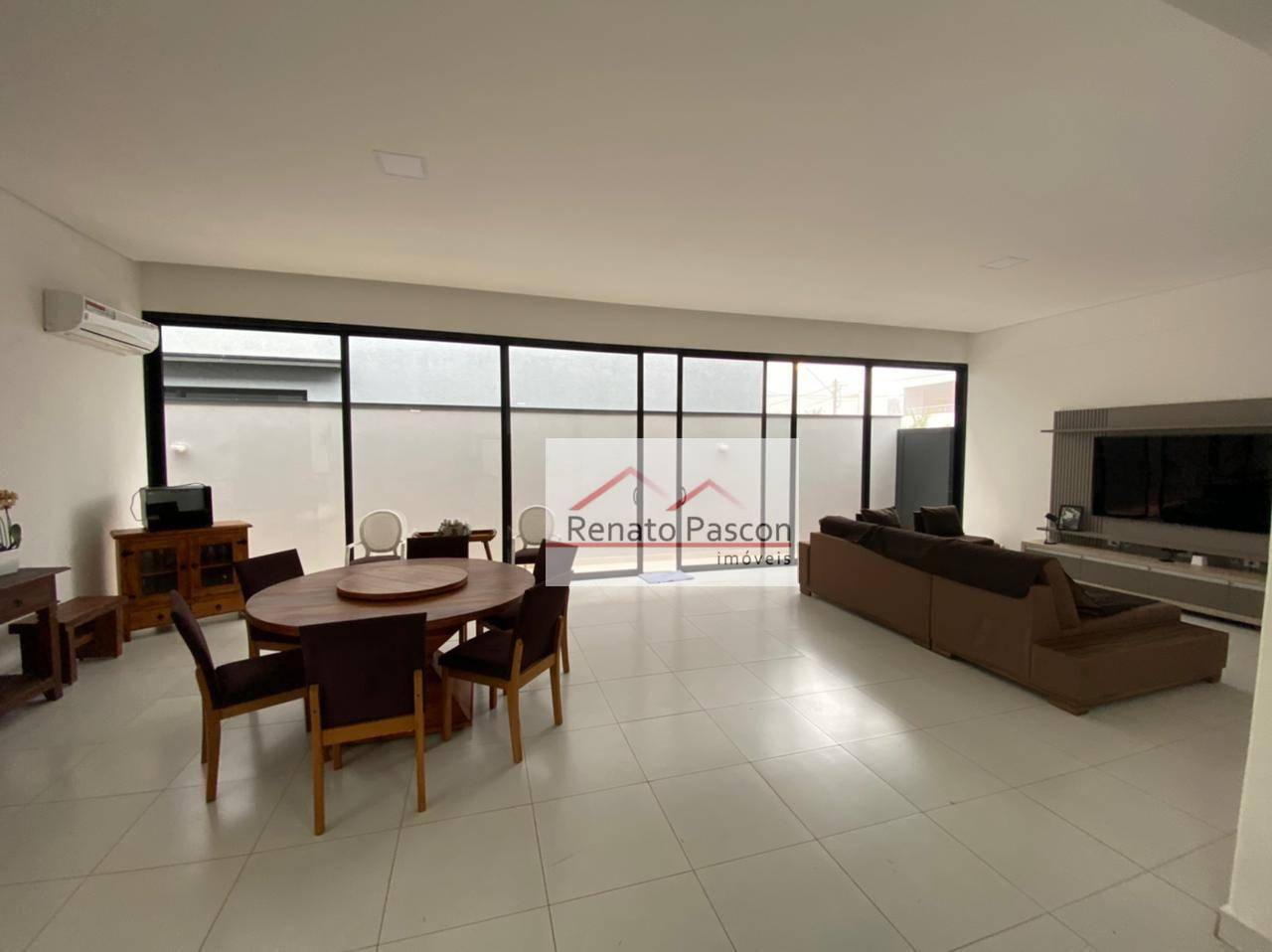 Casa de Condomínio à venda com 3 quartos, 246m² - Foto 1