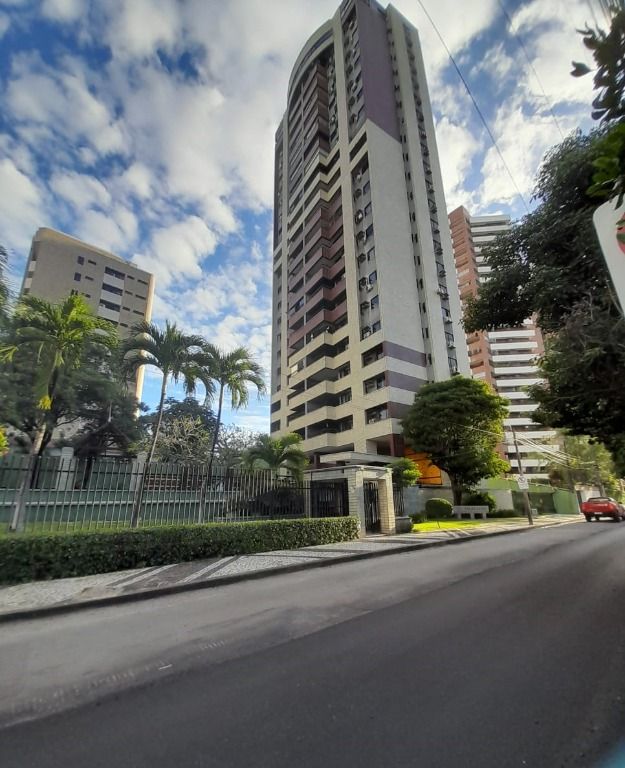 Apartamento à venda com 3 quartos, 150m² - Foto 2