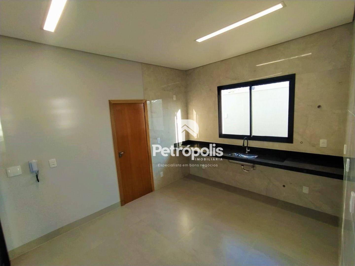 Casa à venda com 3 quartos, 200m² - Foto 4