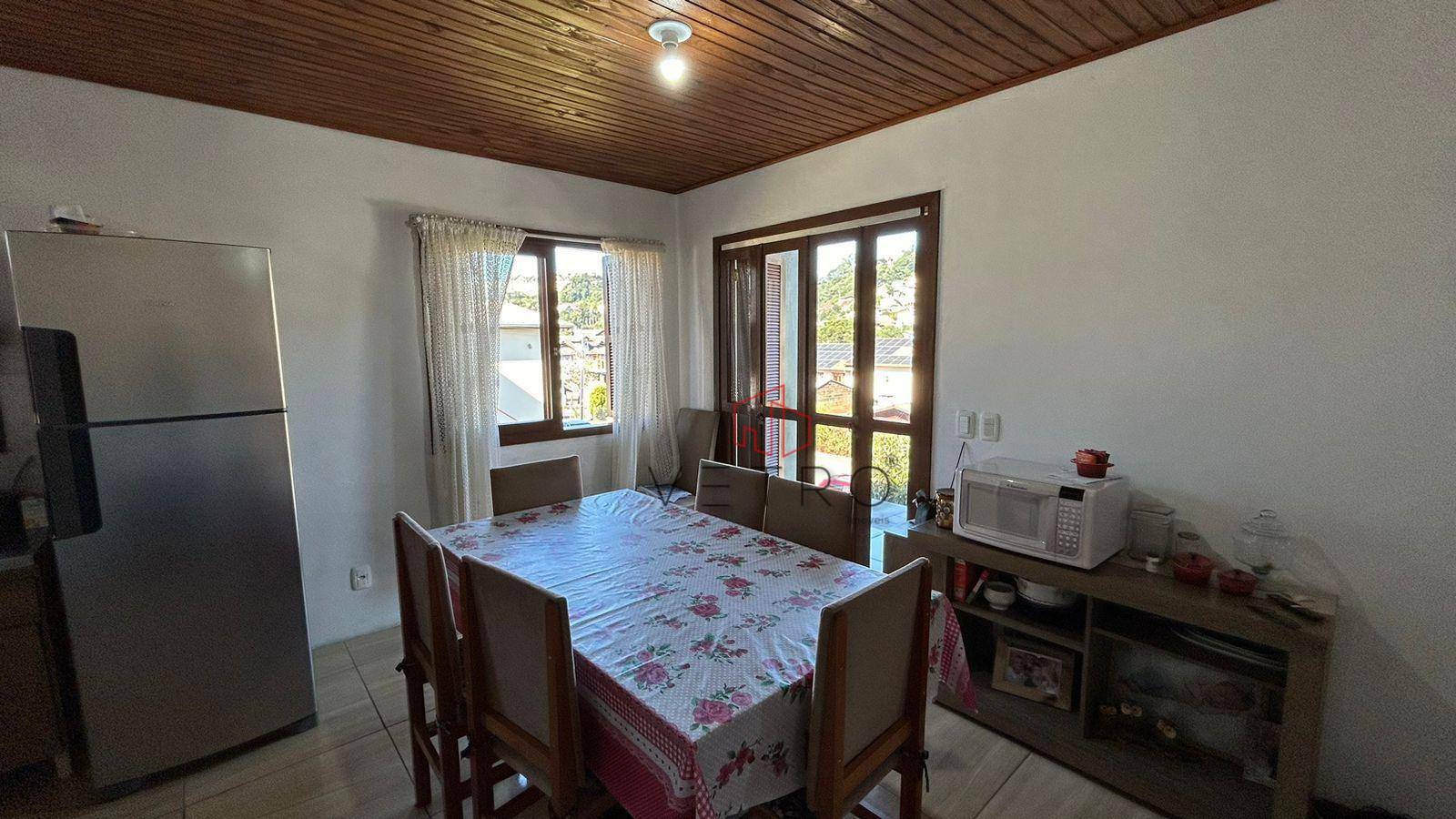 Casa à venda com 3 quartos, 169m² - Foto 2