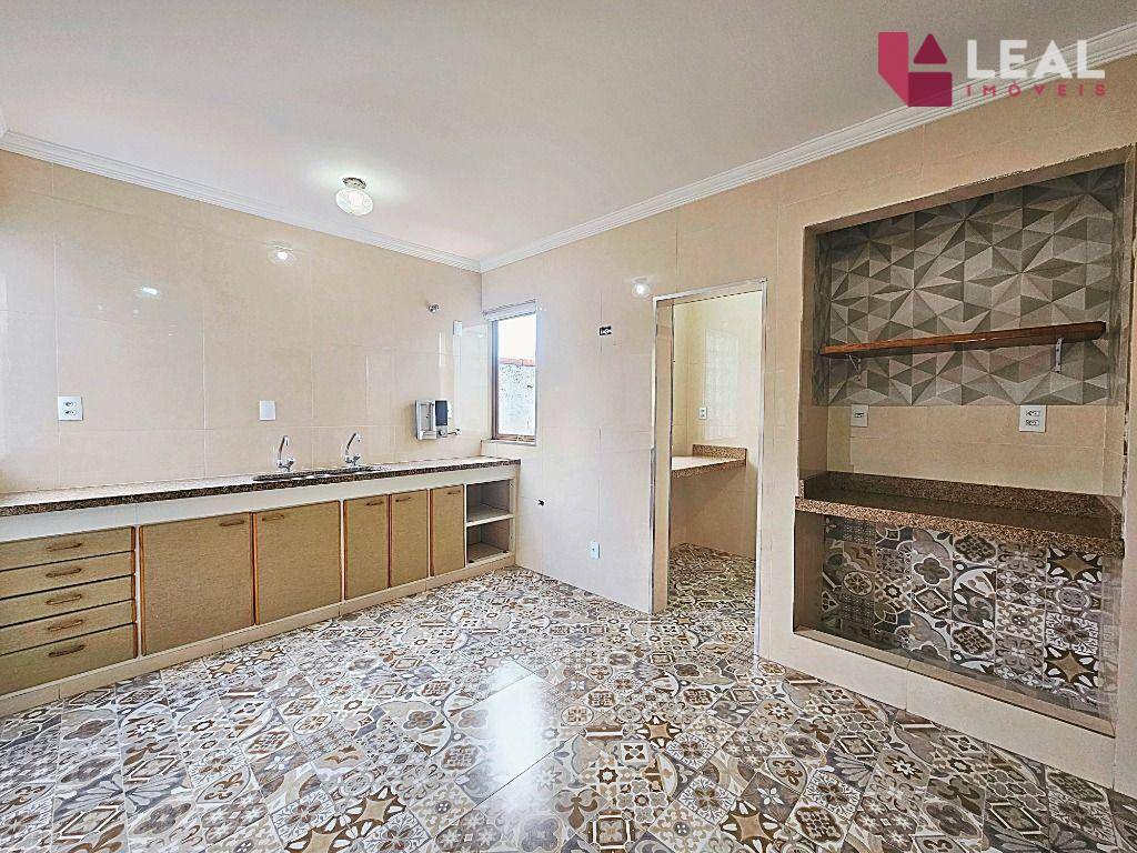 Apartamento para alugar com 3 quartos, 130m² - Foto 8