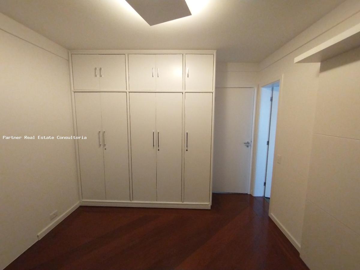 Apartamento à venda com 3 quartos, 198m² - Foto 8