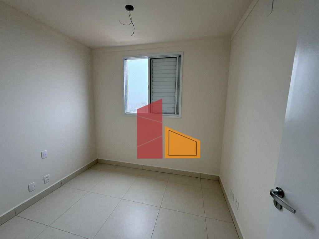 Apartamento à venda com 3 quartos, 71m² - Foto 2