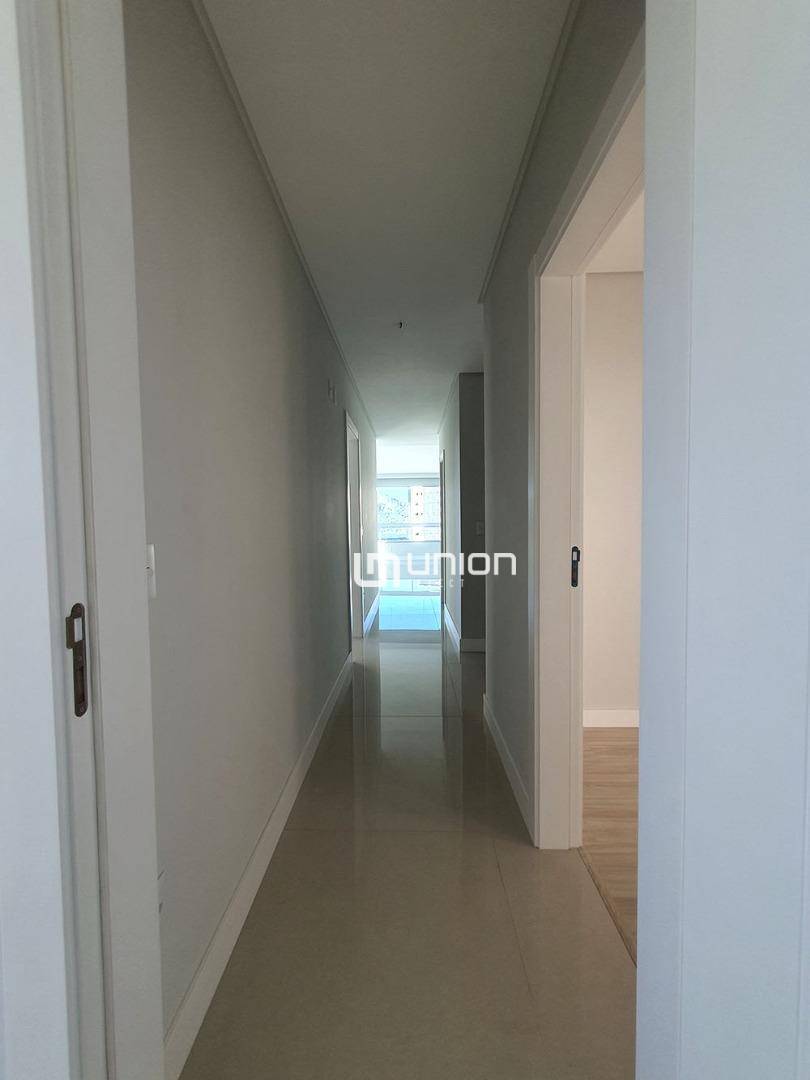 Apartamento à venda com 3 quartos, 145m² - Foto 29