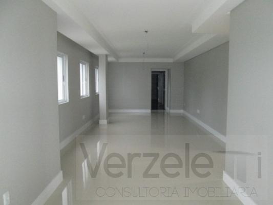 Apartamento à venda com 3 quartos, 136m² - Foto 2