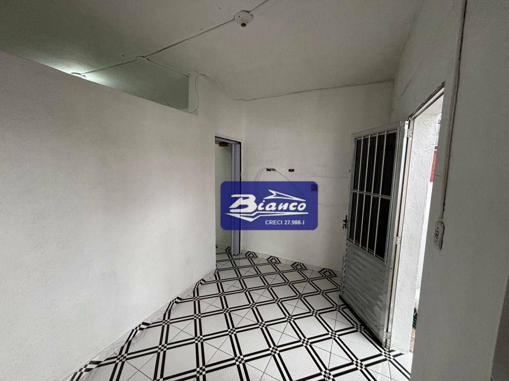 Casa para alugar com 1 quarto, 35m² - Foto 4