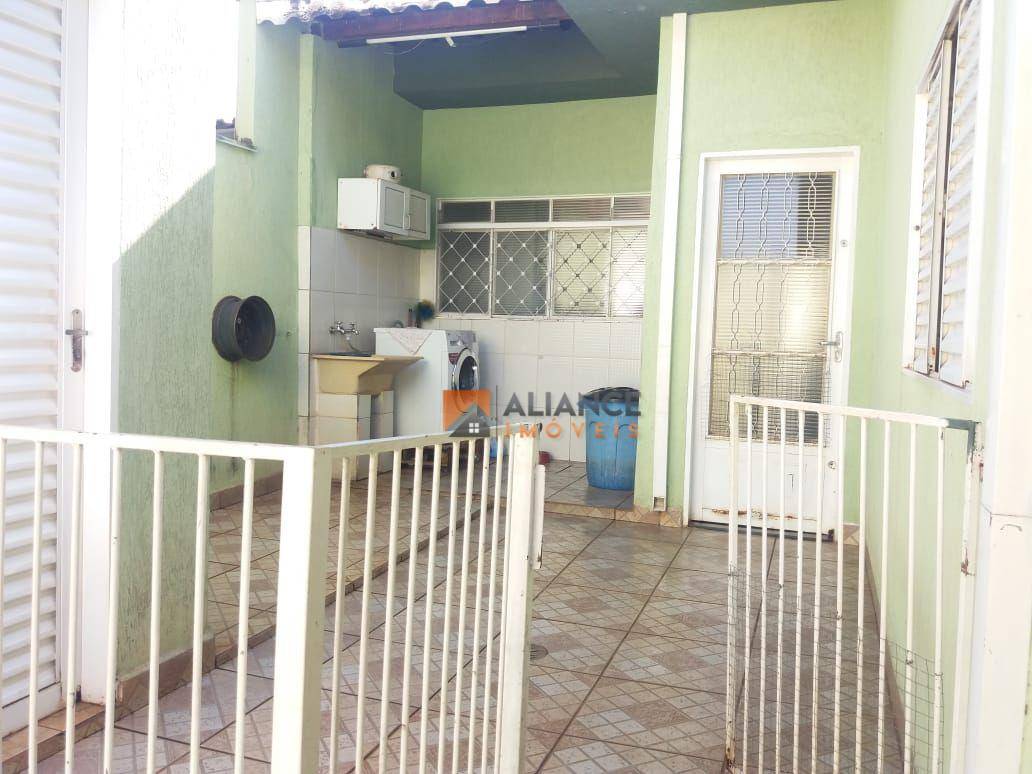 Casa à venda com 3 quartos, 100m² - Foto 13