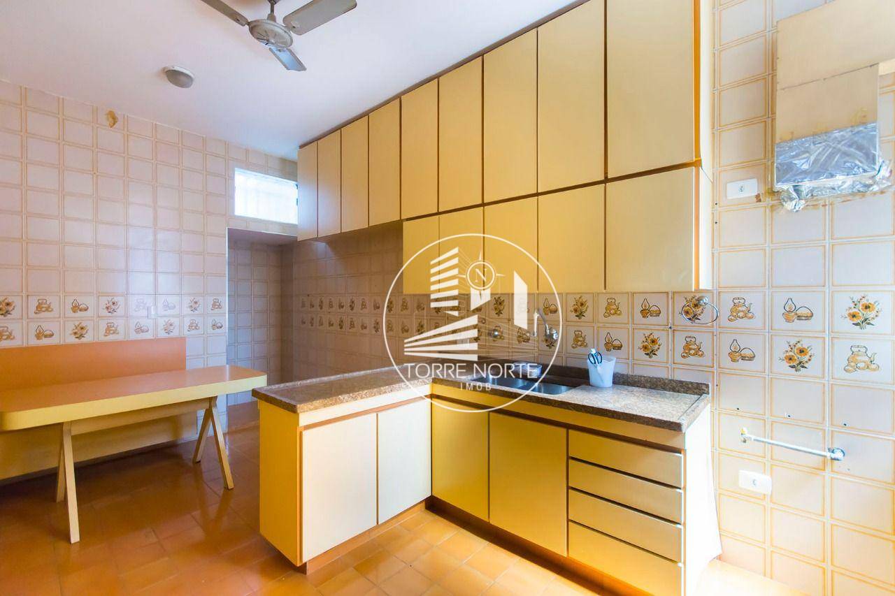 Casa à venda com 3 quartos, 320m² - Foto 14