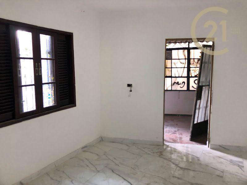 Casa à venda com 6 quartos, 212m² - Foto 12