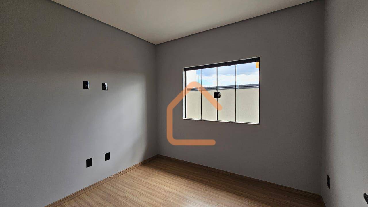 Casa à venda com 3 quartos, 123m² - Foto 11