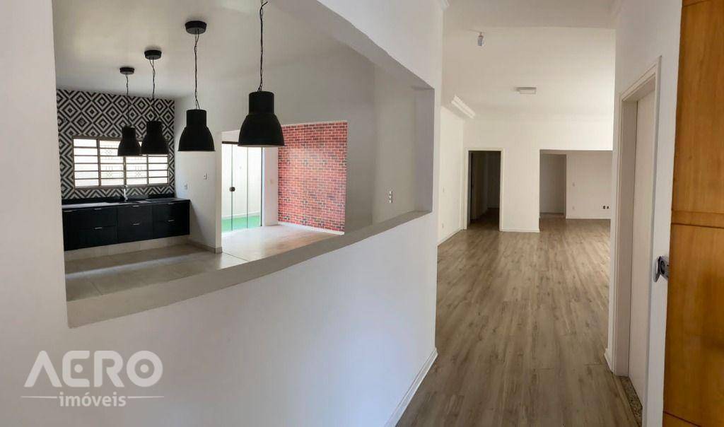 Casa à venda com 4 quartos, 300m² - Foto 4