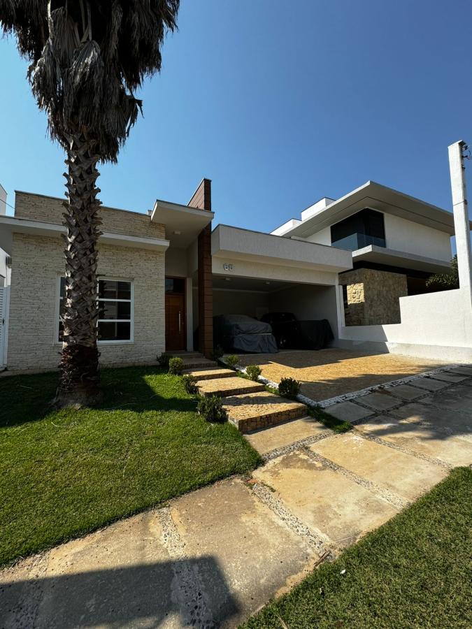 Casa de Condomínio à venda com 3 quartos, 330m² - Foto 1