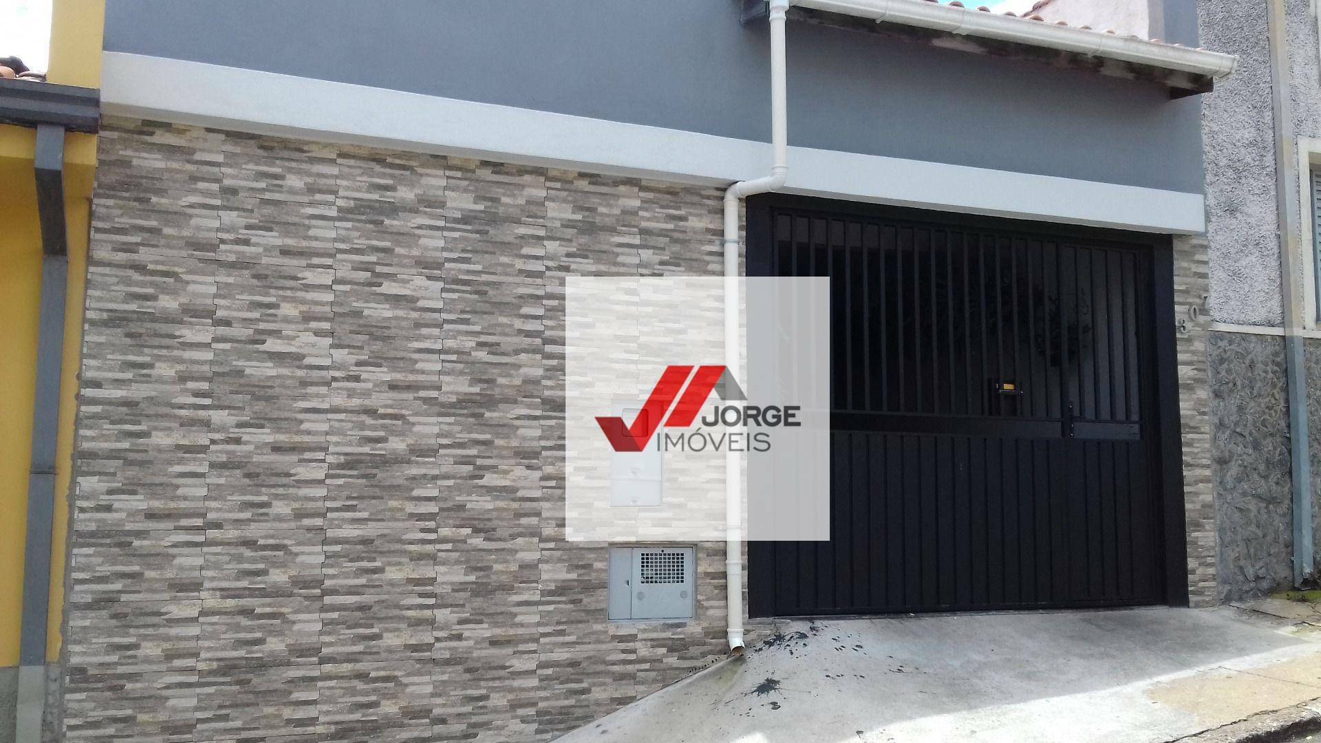 Casa à venda com 3 quartos, 240m² - Foto 1