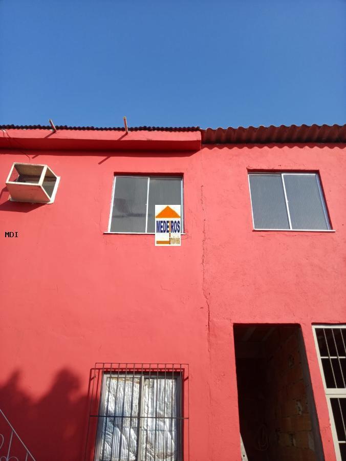 Casa à venda com 3 quartos, 80m² - Foto 1