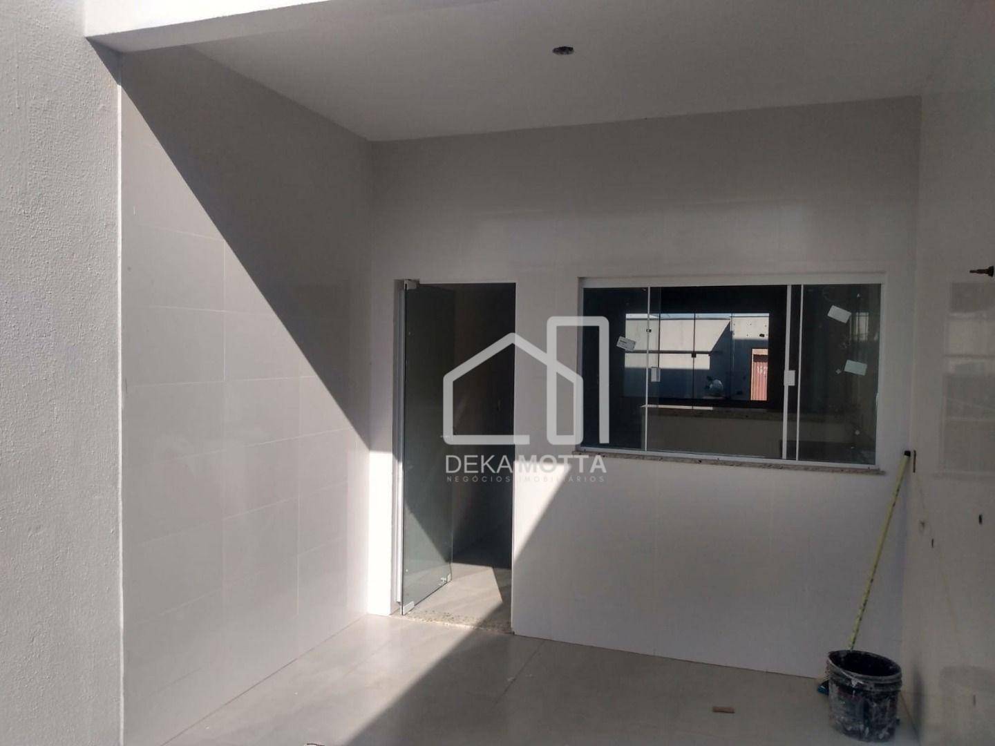 Casa à venda com 3 quartos, 132m² - Foto 1