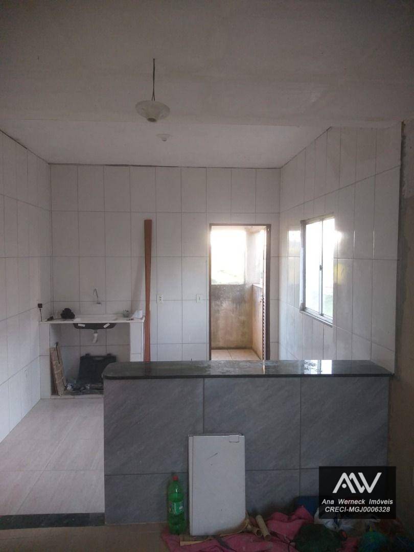 Casa à venda com 2 quartos, 62m² - Foto 4