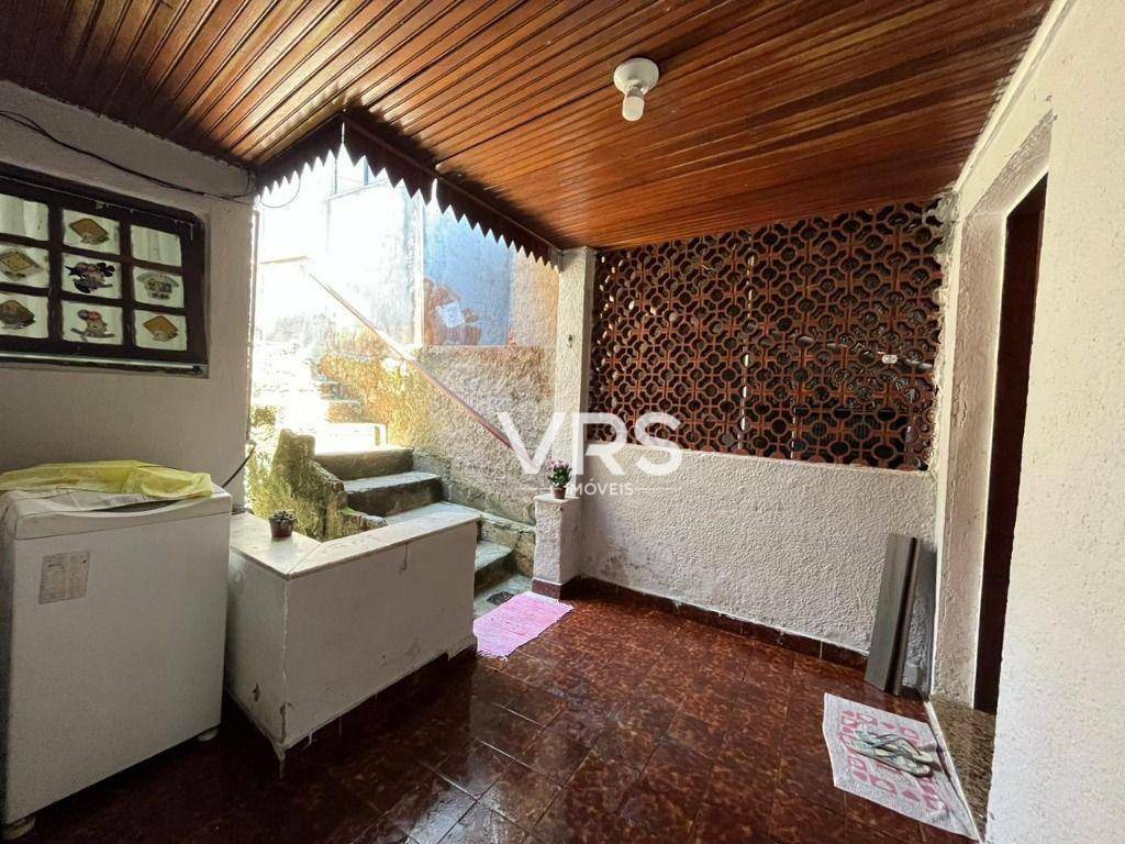 Casa à venda com 2 quartos, 90m² - Foto 3