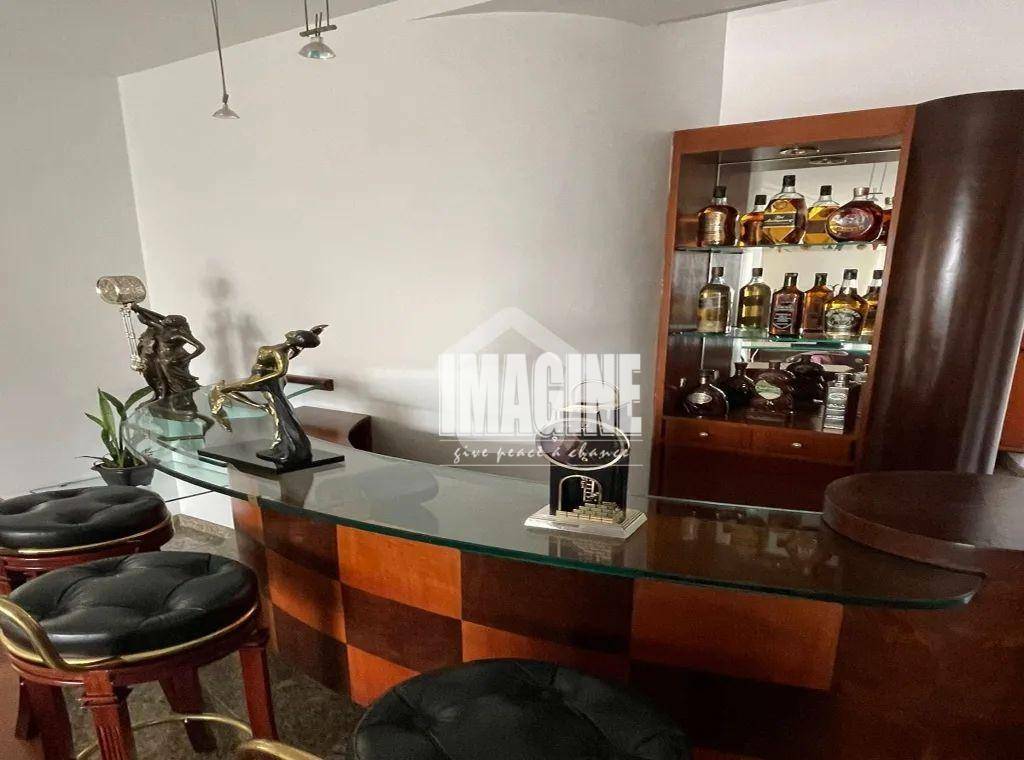 Apartamento à venda com 4 quartos, 262m² - Foto 4