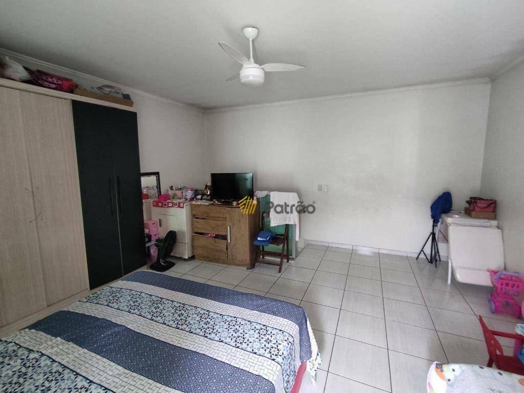 Sobrado à venda com 3 quartos, 318m² - Foto 4