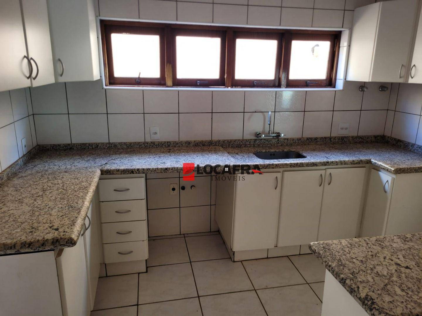 Casa à venda com 3 quartos, 700m² - Foto 17