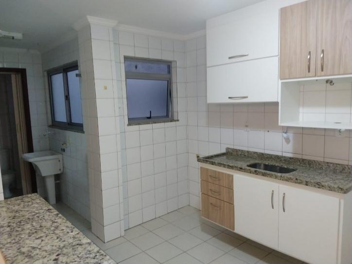 Apartamento à venda com 2 quartos, 70m² - Foto 3