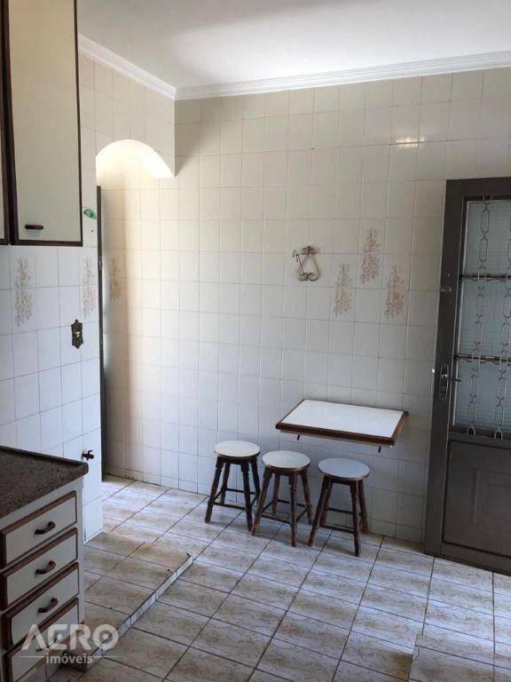 Casa à venda com 3 quartos, 200m² - Foto 27