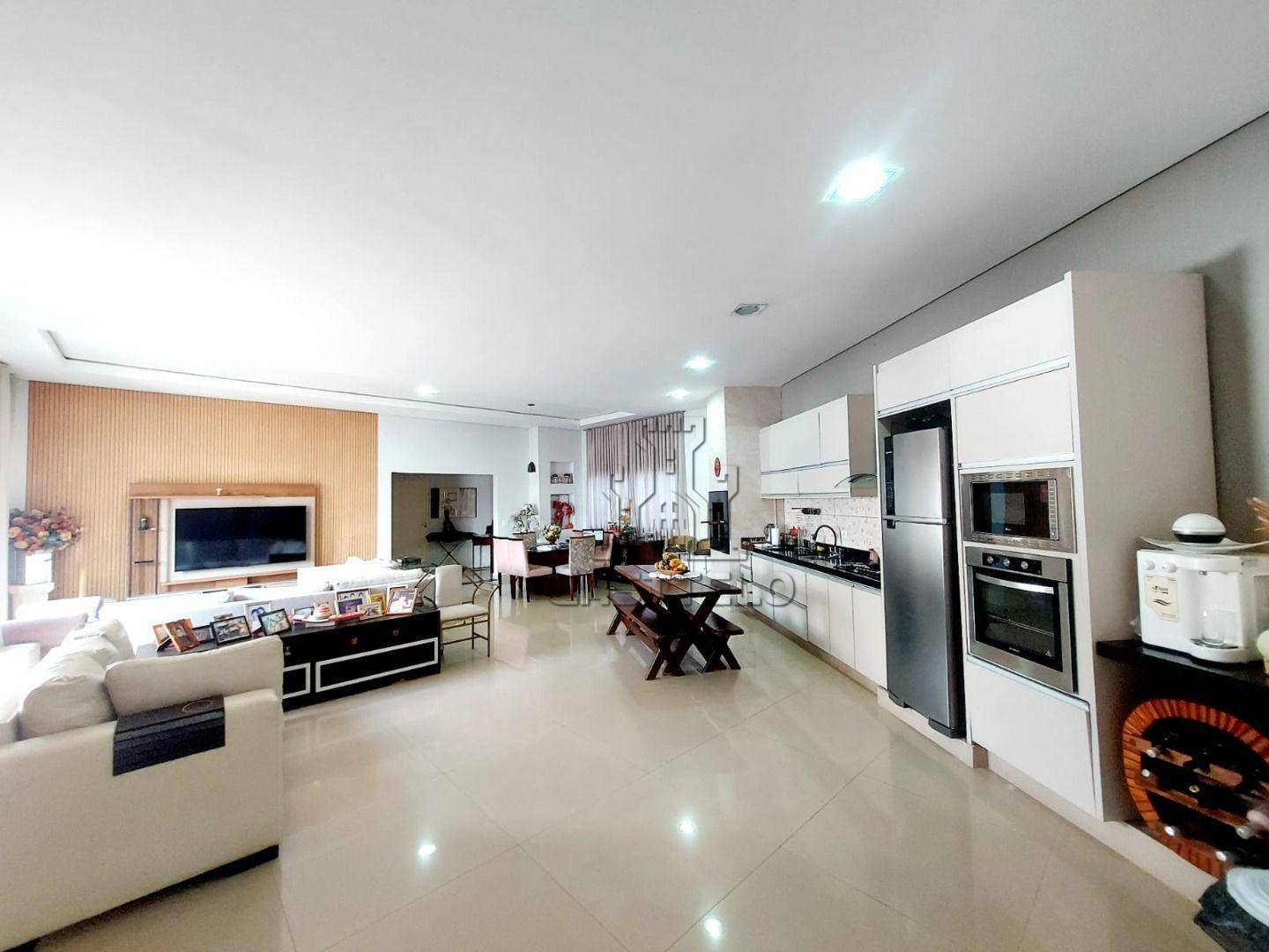 Sobrado, 3 quartos, 350 m² - Foto 1