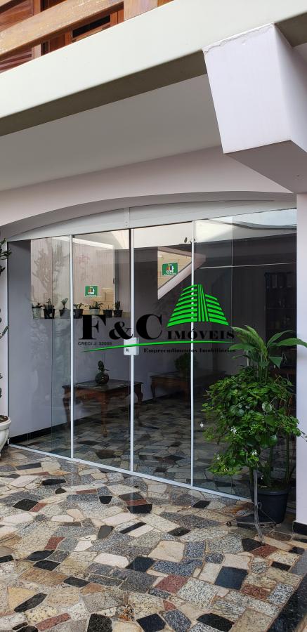 Casa para alugar com 3 quartos, 140m² - Foto 1