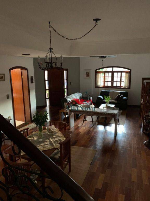 Casa à venda com 3 quartos, 210m² - Foto 4