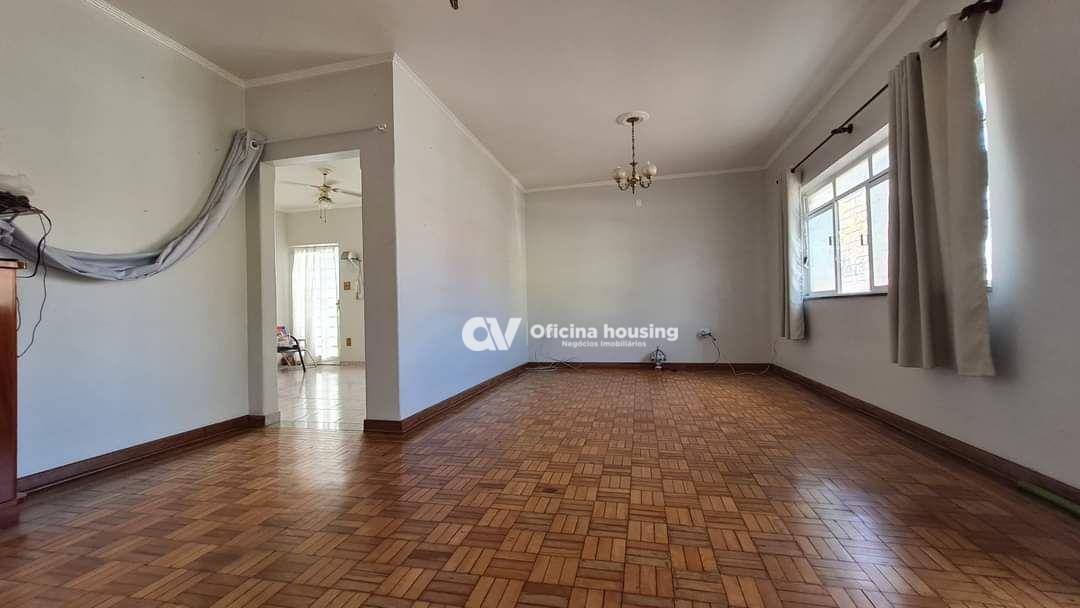 Casa à venda com 3 quartos, 260m² - Foto 3