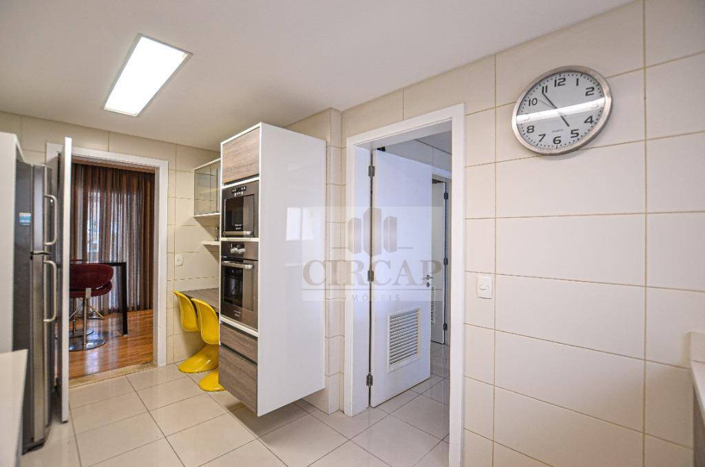 Apartamento à venda com 3 quartos, 223m² - Foto 13