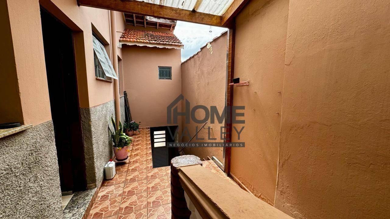 Casa à venda com 3 quartos, 180m² - Foto 16