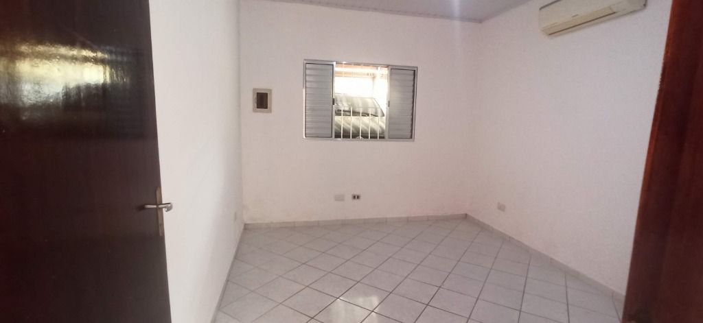 Casa para alugar com 1 quarto, 60m² - Foto 13