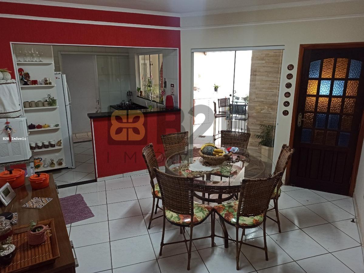 Casa à venda com 3 quartos, 310m² - Foto 5