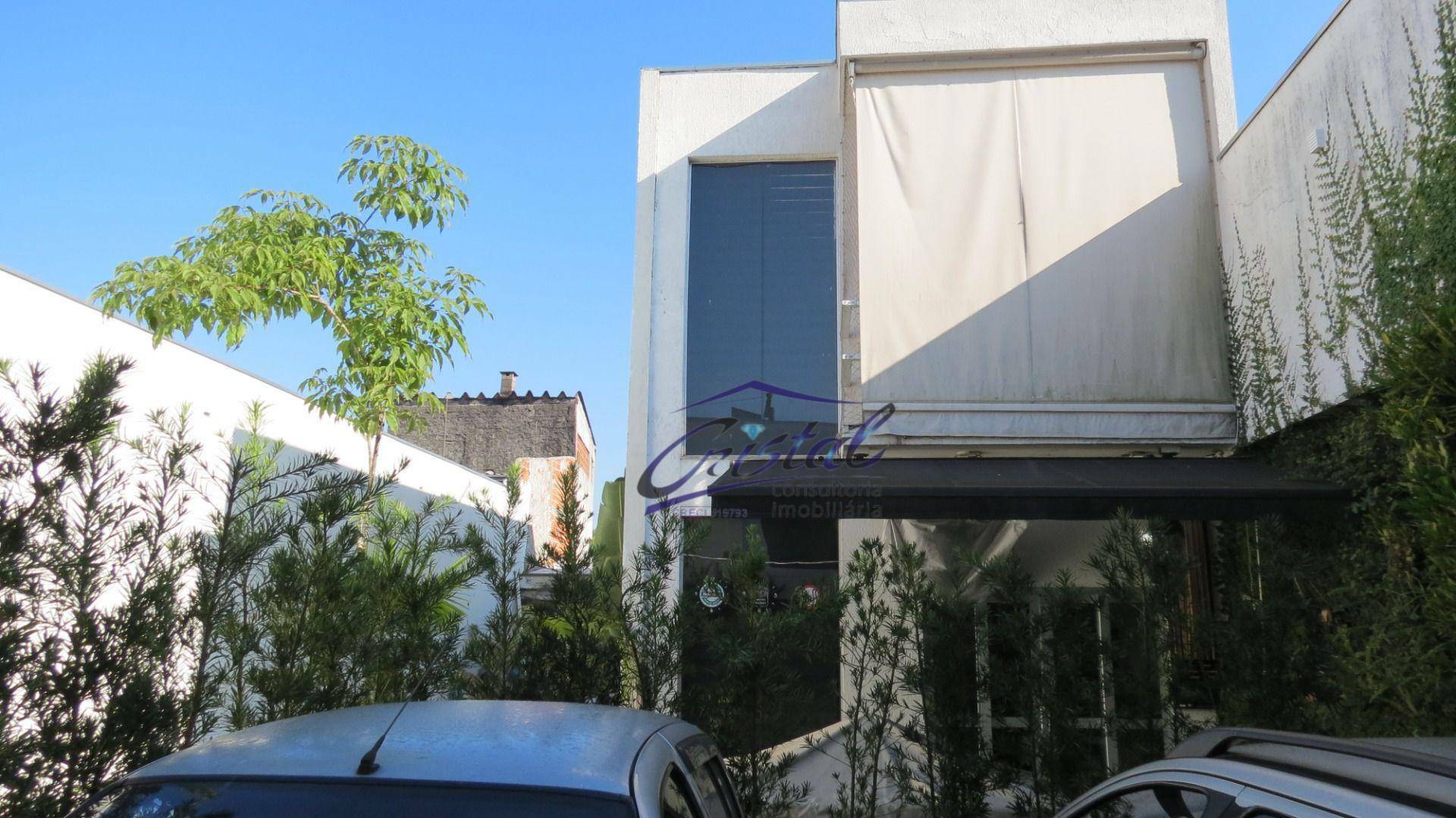 Casa à venda com 3 quartos, 215m² - Foto 1