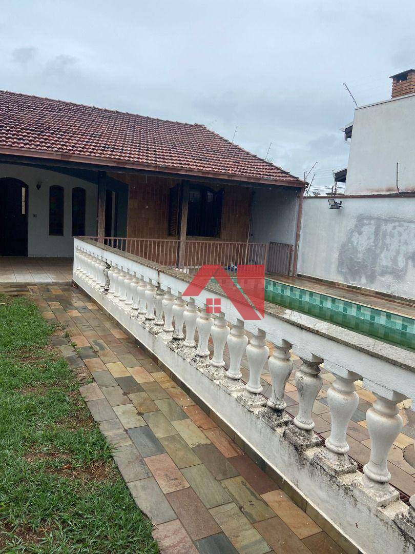 Casa à venda com 2 quartos, 100m² - Foto 1