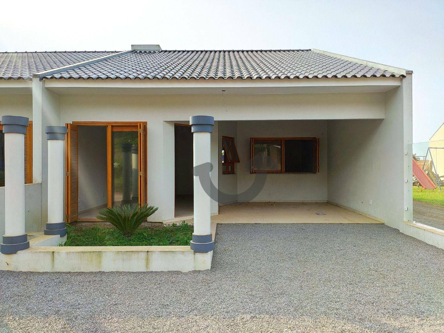 Casa à venda com 3 quartos, 91m² - Foto 1