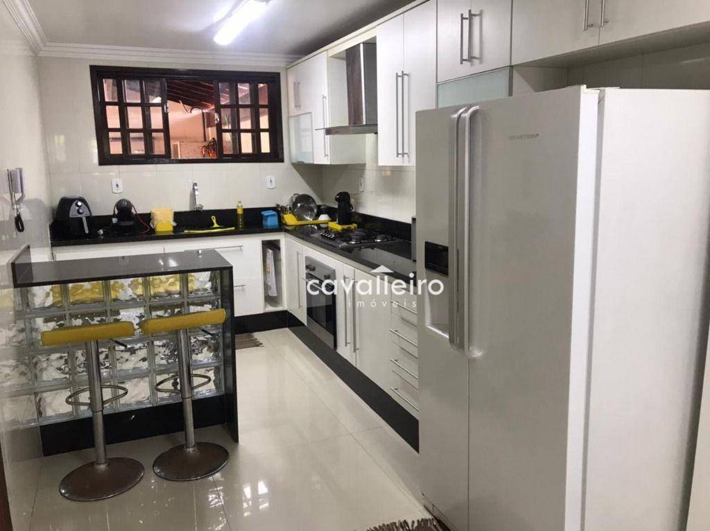 Casa à venda com 4 quartos, 250m² - Foto 9